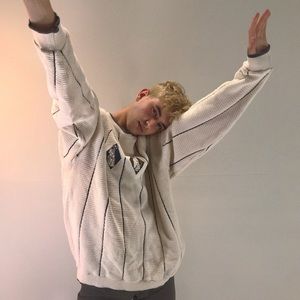 VINTAGE White Sweater! HAPPY TO BE ON POSHMARK <3